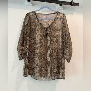 Izod blouse, python print, sz medium. So loose and airy! EUC